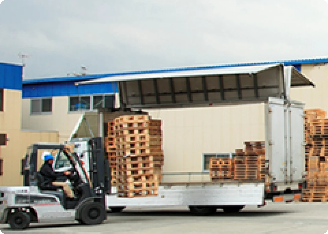 回収した資材をリユース可能な製品に再生